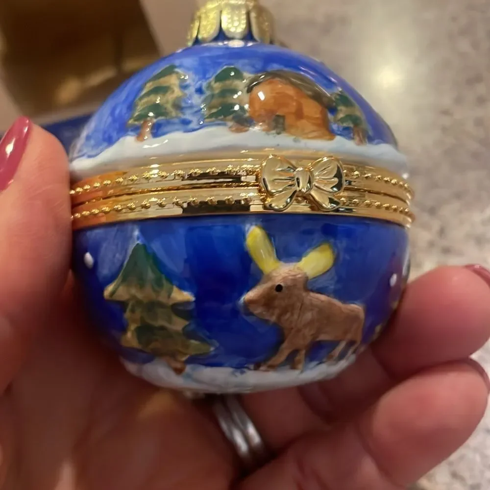 Christmas Season Ornament Gold Trim Finish - It Opens - NIB